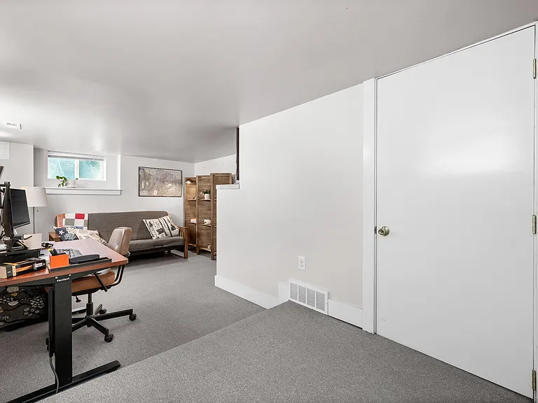1114 E Wilson Ave S — Photo 14