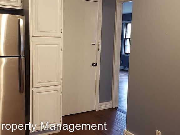 4th image of 3823 Bell St APT 1