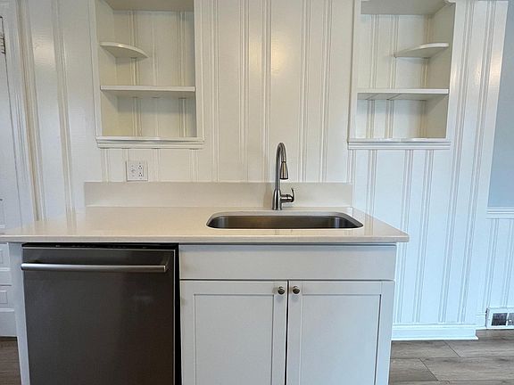 5th image of 2814 Springwood Dr