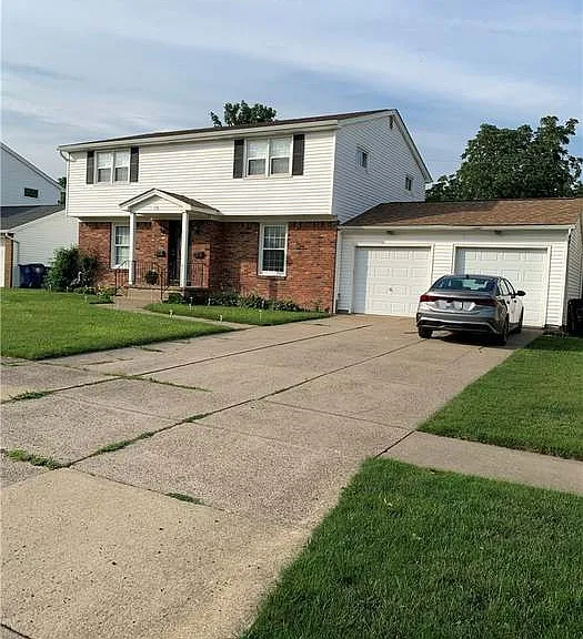 176 Garden Pkwy — Photo 1