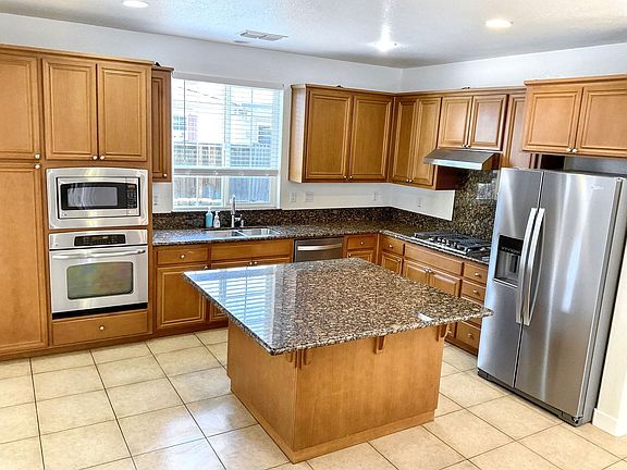 2nd image of 422 N San Anselmo St