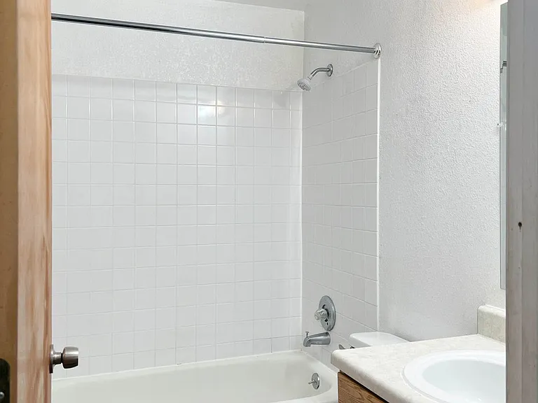 132 N Lane St #B — Photo 8