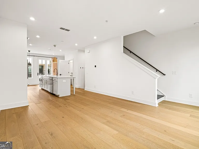 230 New St #1304 — Photo 4