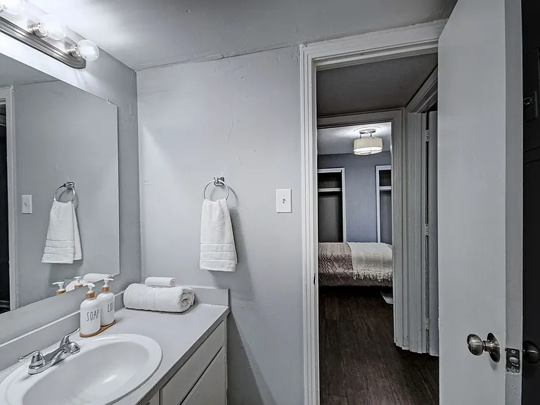 225 W McDowell Rd — Photo 12