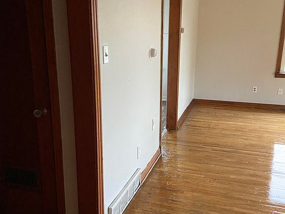 3rd image of 711 28th St #300