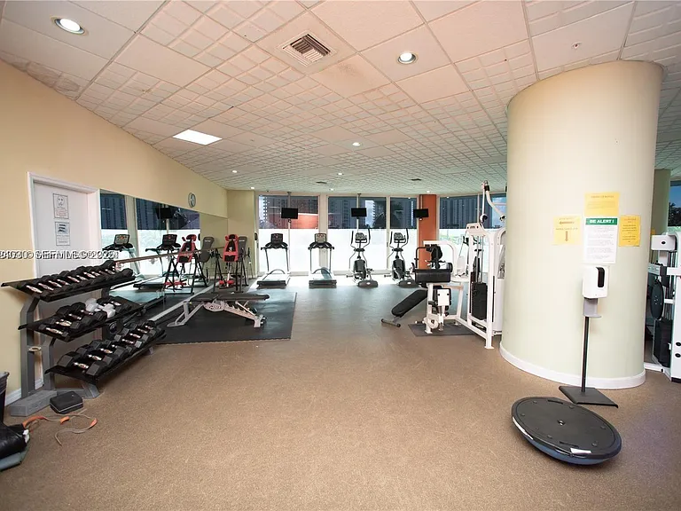 16400 Collins Ave #9 — Photo 32