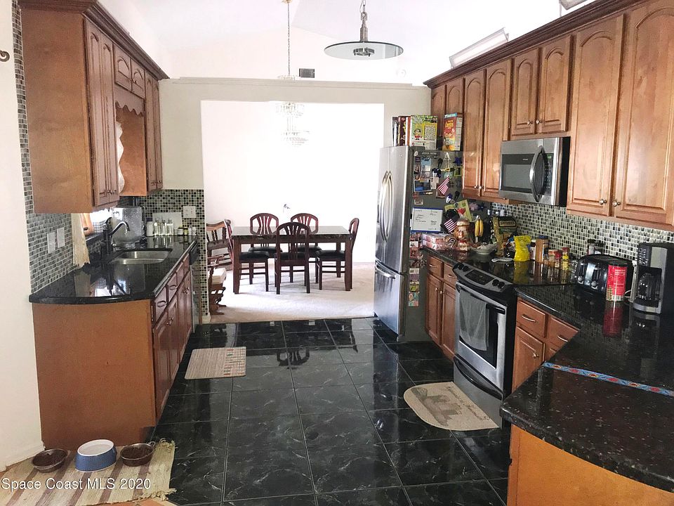 2nd image of 1327 Richwood Cir