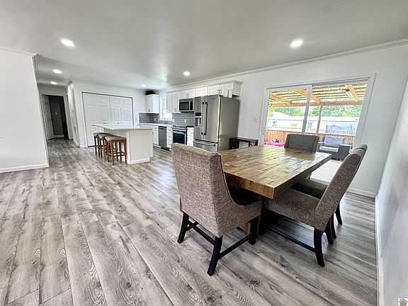 3rd image of 566 Golden Meadow Ln