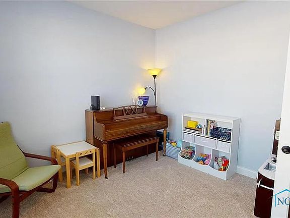 4th image of 10869 Bay Trace Dr