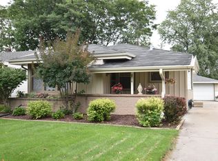 4716 N 118th St, Wauwatosa, WI 53225