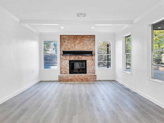 5th image of 7910 Oak Moss Dr