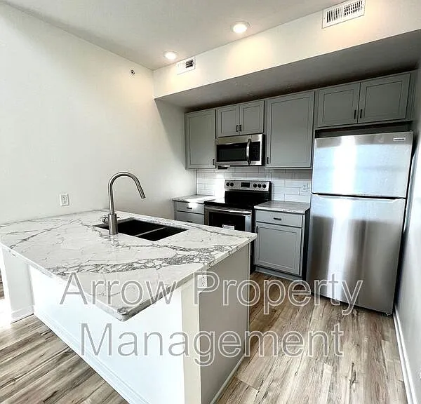 2230 R St #1 — Photo 5