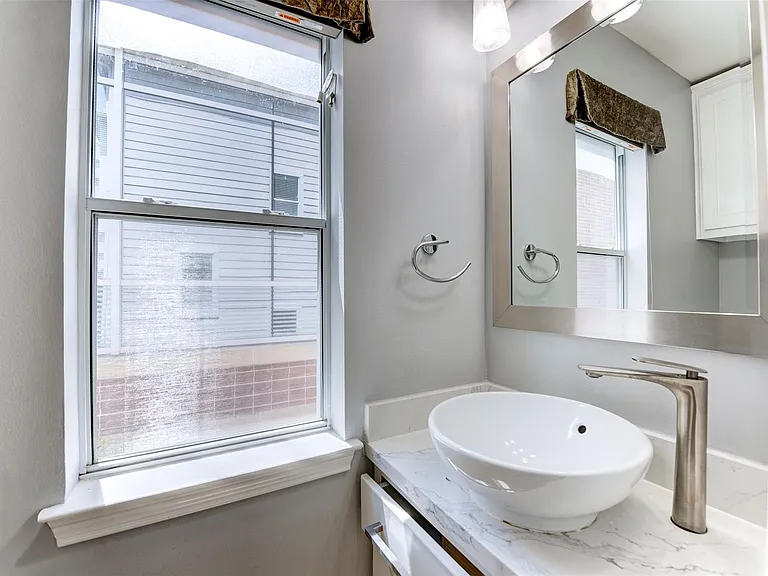 34 Waugh Dr #D — Photo 20