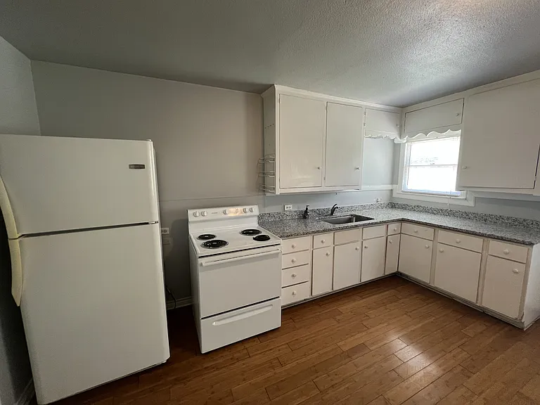 233 Arvin Dr — Photo 6