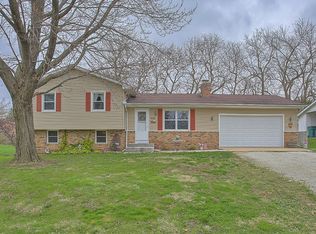 608 Colony Grv, Mahomet, IL 61853