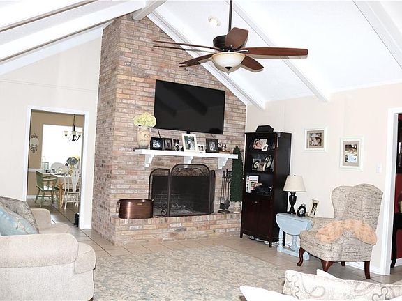 3rd image of 1206 N Bayouwood Dr
