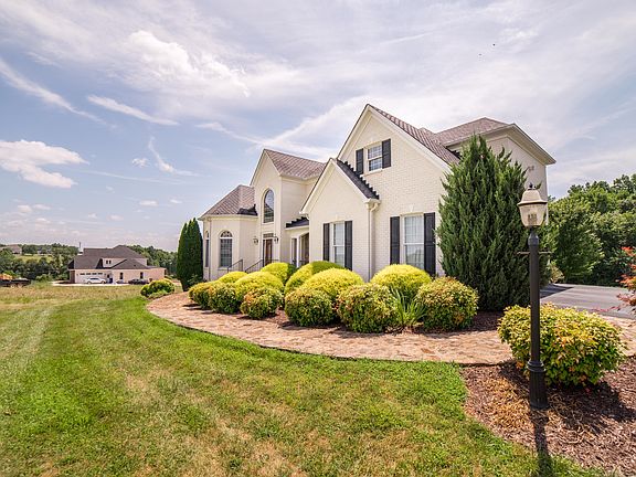3rd image of 1202 Boone Hill Dr