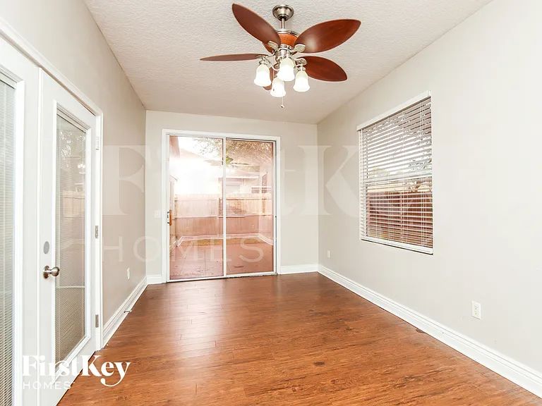 946 Riviera Point Dr — Photo 7