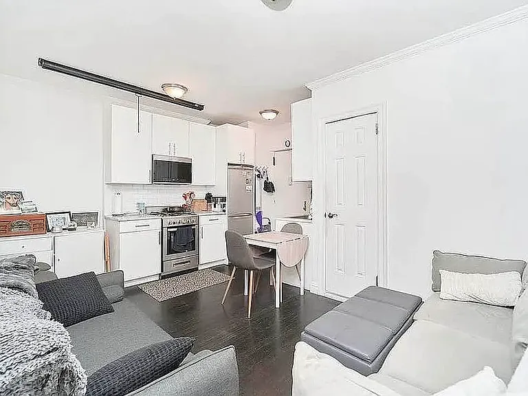 318 E 11th St #2 — Photo 1