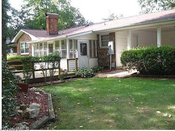 5th image of 301 Thornwood Dr