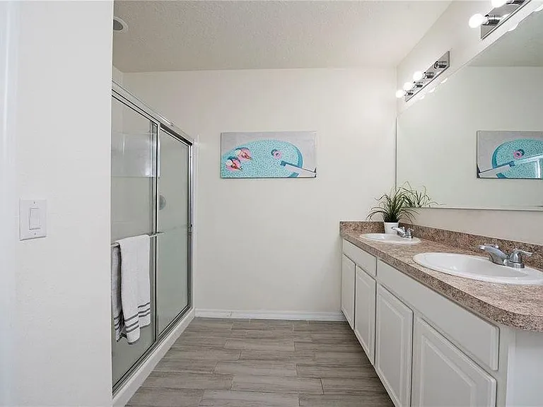 1850 Veterans Dr — Photo 18