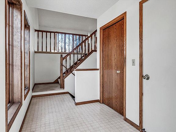 3rd image of 15405 Sussex Dr