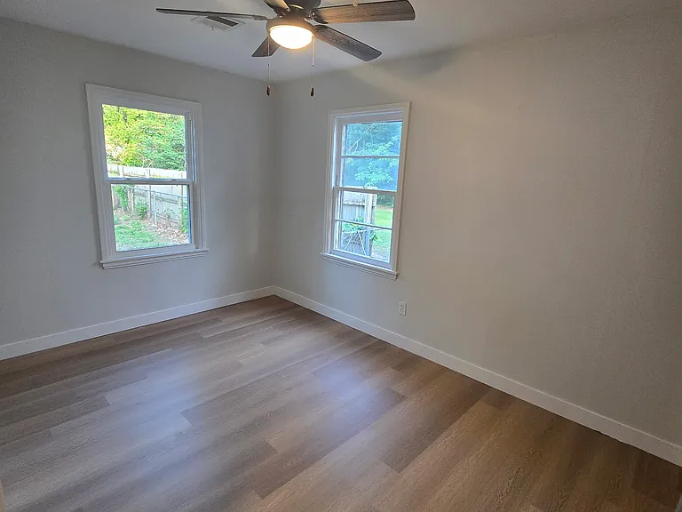 916 N Belmont Ave — Photo 12