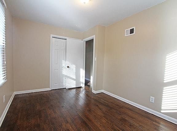 4th image of 7924 W 88th St