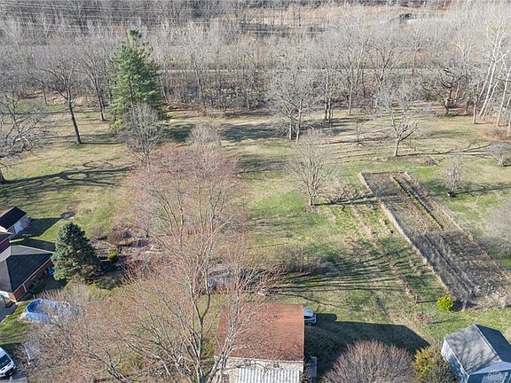 3rd image of 1051 Highview Dr
