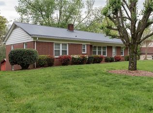 828 Meadowood Dr NE, Lenoir, NC 28645