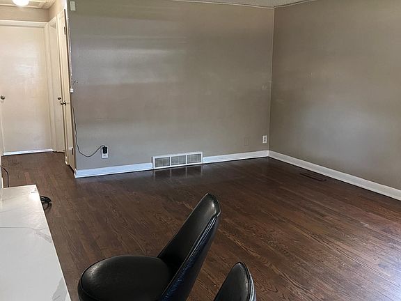 5th image of 3653 Locust St