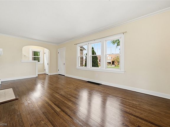 5th image of 16401 Claire Ave