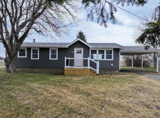 17 Columbus Dr, Rouses Pt, NY 12979