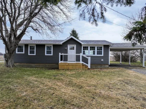 17 Columbus Dr, Rouses Pt, NY 12979