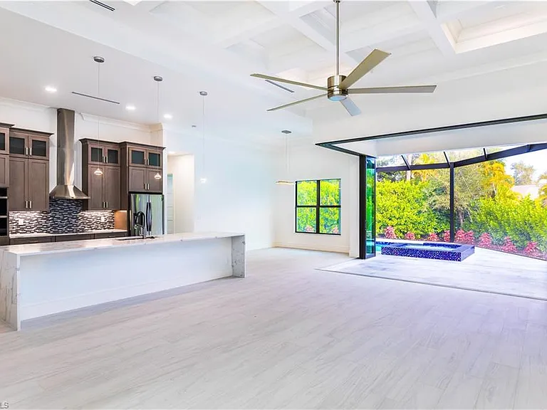 231 Legacy Ct — Photo 8