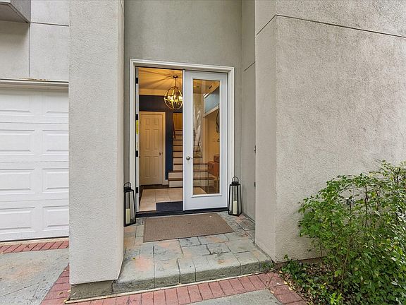 3rd image of 3111 Greenbriar Dr #G