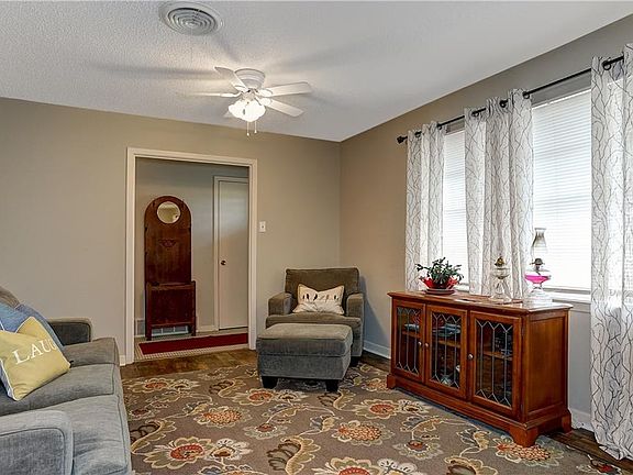 5th image of 1702 S Hyde Park Ave