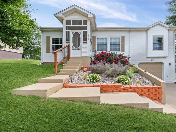 1408 Oak St, Atchison, KS 66002