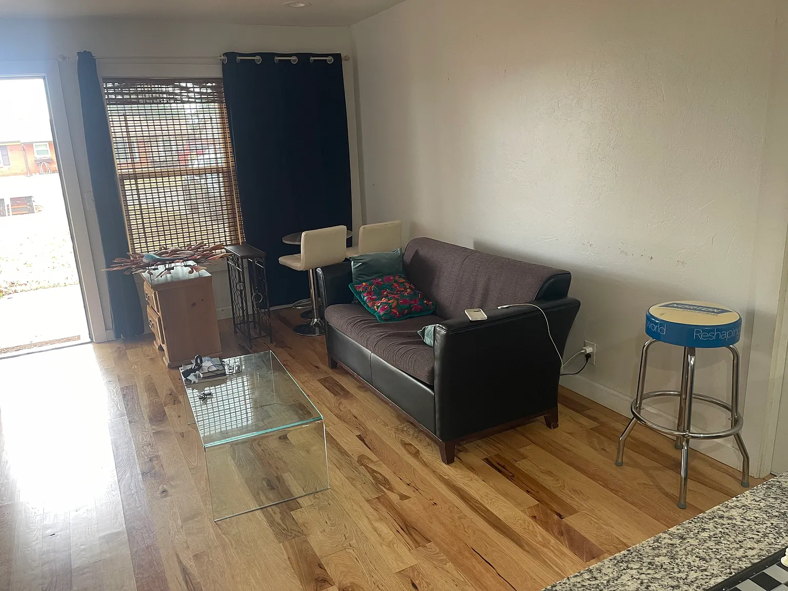 2 bed, 909 sqft, $1,200 — Photo 3