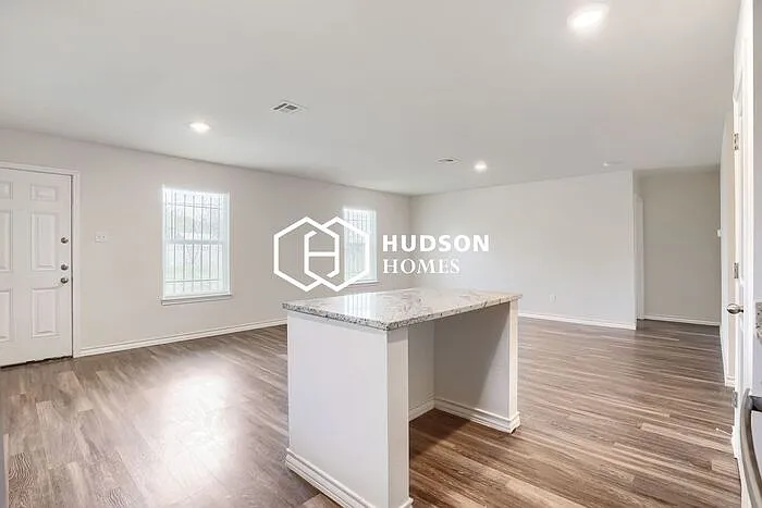 3208 Baylor St — Photo 6