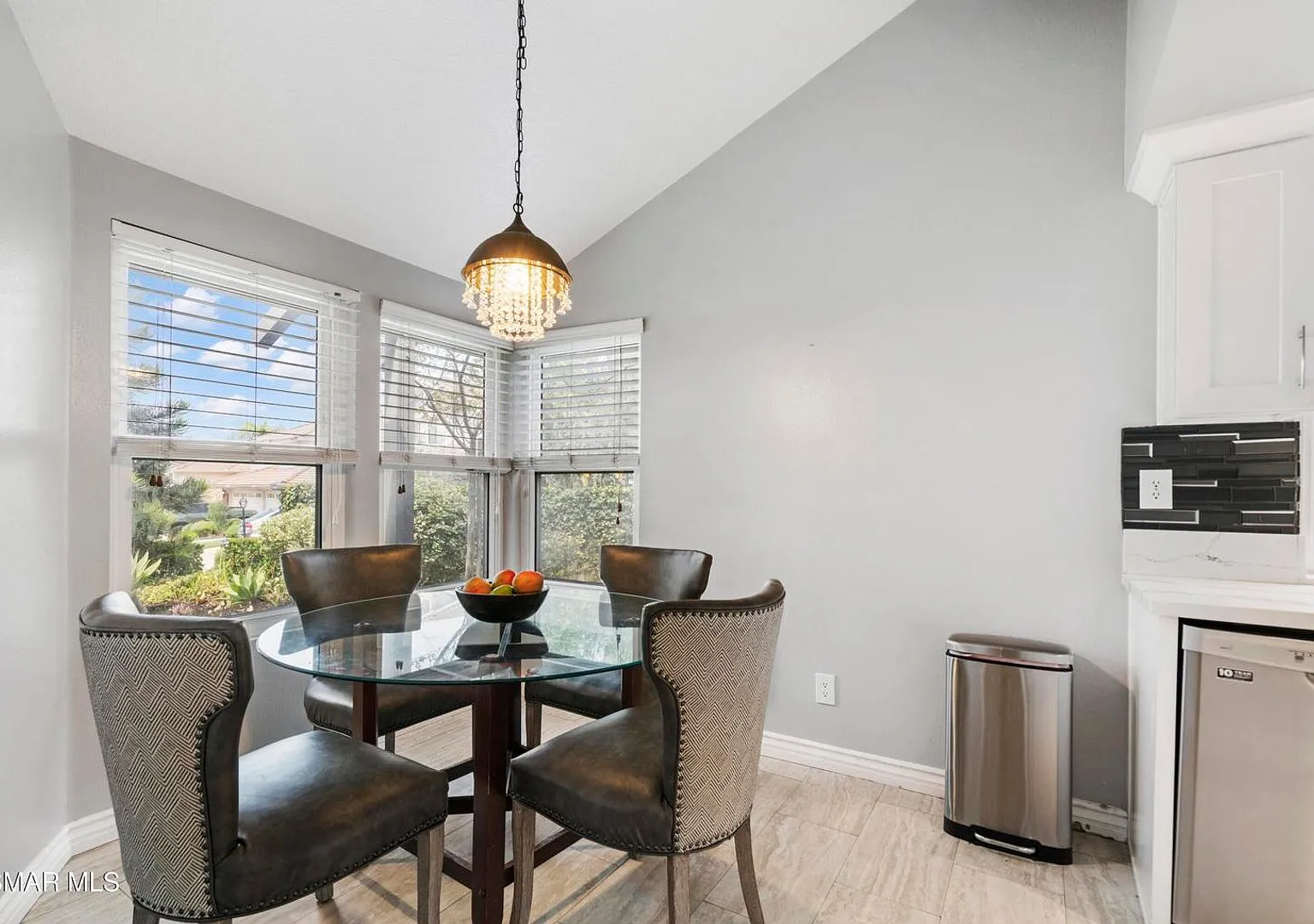 Gorgeous Shadow Run Home perched on a quiet cul de sac in Moorpark with access to community Pool ... — Photo 2