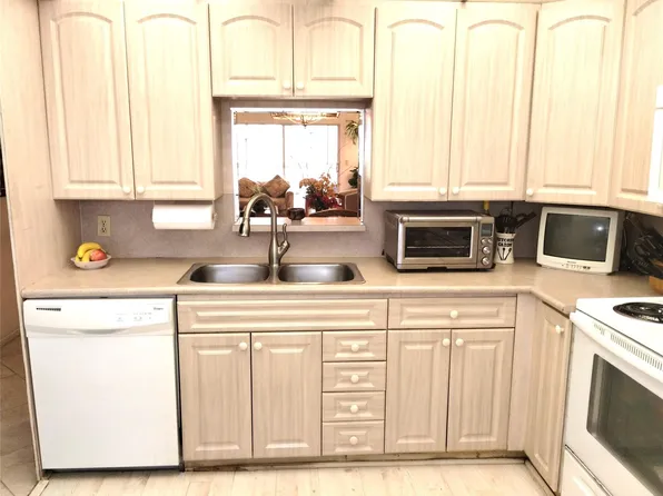 2802 Victoria Way #N3, Coconut Creek, FL 33066