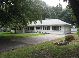 95 Crescent Rd, Fairport, NY 14450