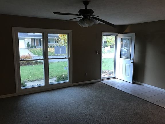 3rd image of 1615 Ladbrooke Ln