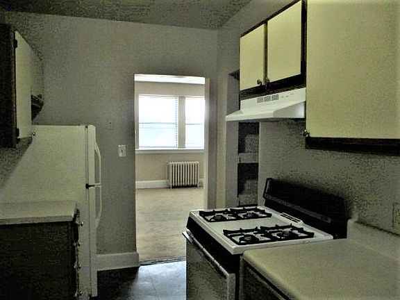 3rd image of 115 Delaware Ave APT J6