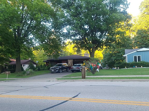 2nd image of 608 Kettle Moraine Dr S