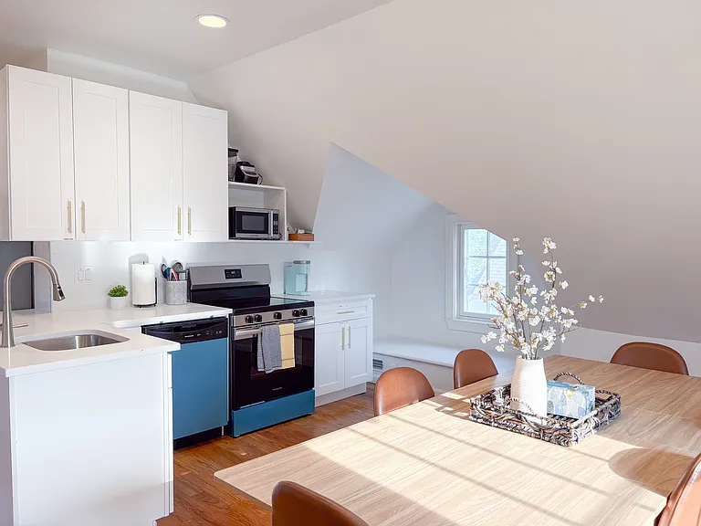 87 Stephen St #1C — Photo 95