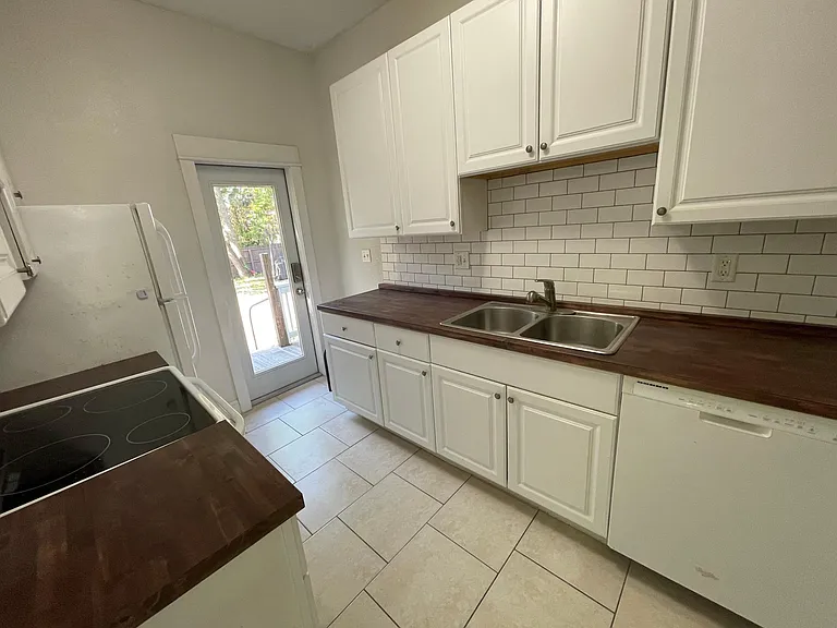 416 W Amelia Ave #1 — Photo 1
