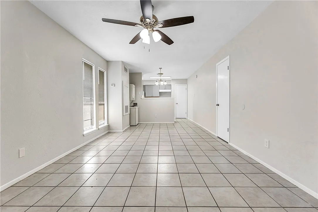 2 bed, 896 sqft, $1,195 — Photo 2