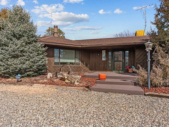 4th image of 2108 Desert Hills Rd